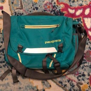 Patagonia mini messenger bag, green/yellow, flaws on bottom&back (see pics)